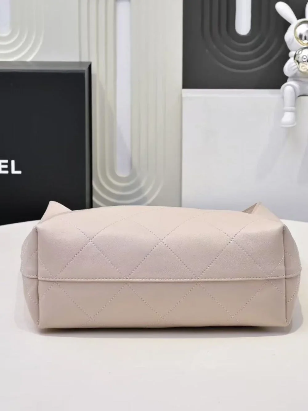 Classic Chanel Bag: A Stylish and Versatile Choice for Elegance
